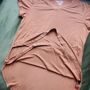 Latched Mama nursing V-Neck tee